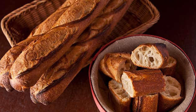 フランスを代表する2大食事パン「バゲット」＆「クロワッサン」